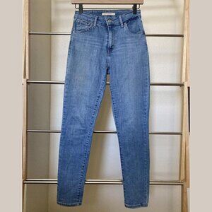 Levi's Women’s 721 High Rise Skinny Jean Lapis Air light wash waist 26 inseam 28